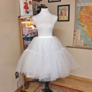 FULL SKIRT White Crinoline